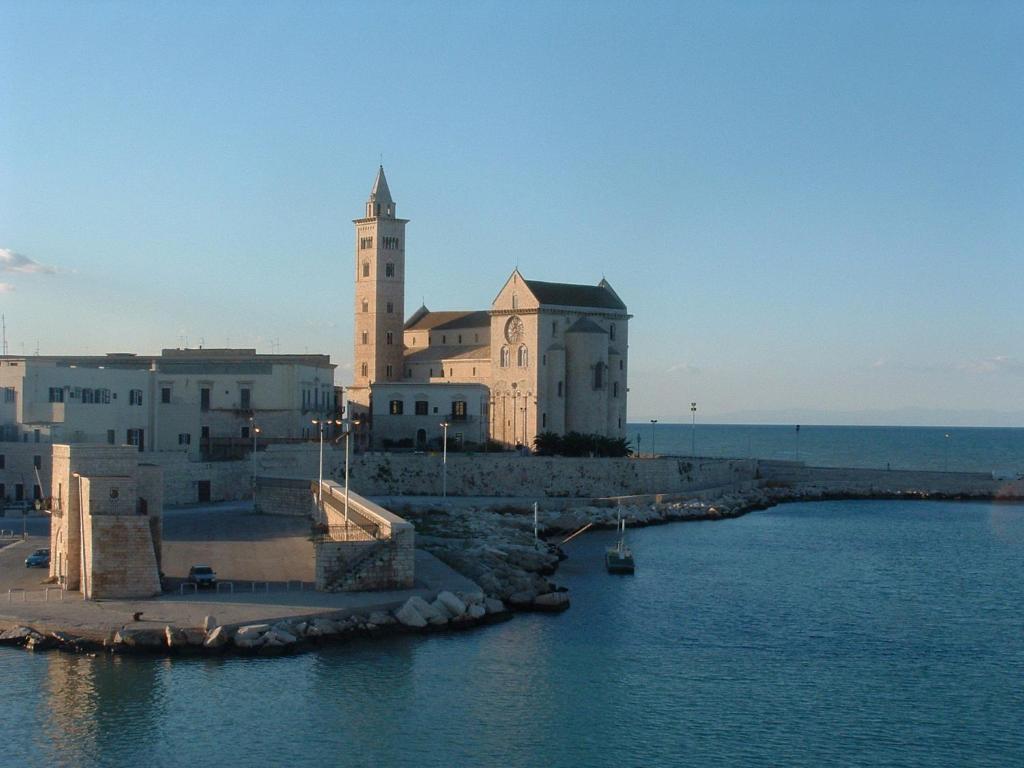 Travel And Living Ξενοδοχείο Trani Εξωτερικό φωτογραφία